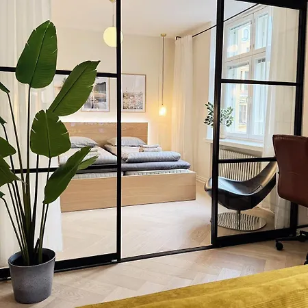 Luxury 3-bedroom On Beautiful Street Of 아파트 *