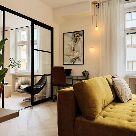 Apartment Luxury 3-bedroom On Beautiful Street Of *
