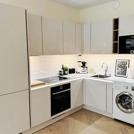 Luxury 3-bedroom On Beautiful Street Of Appartement