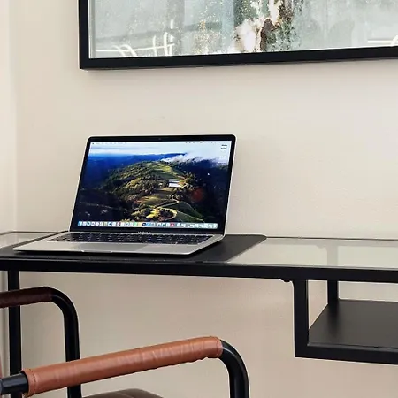 Luxury 3-bedroom On Beautiful Street Of Appartement