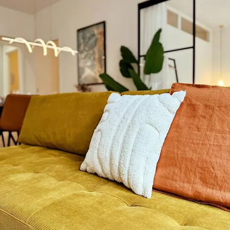 Luxury 3-bedroom On Beautiful Street Of 헬싱키