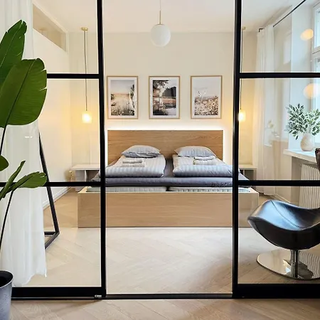 Luxury 3-bedroom On Beautiful Street Of 헬싱키