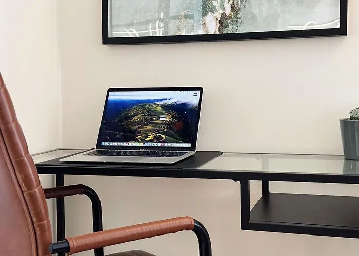 Luxury 3-bedroom On Beautiful Street Of Διαμέρισμα