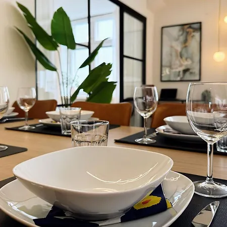 Luxury 3-bedroom On Beautiful Street Of Ελσίνκι