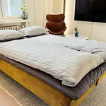 Luxury 3-bedroom On Beautiful Street Of