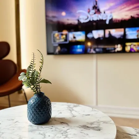 Apartman Luxury 3-bedroom On Beautiful Street Of *